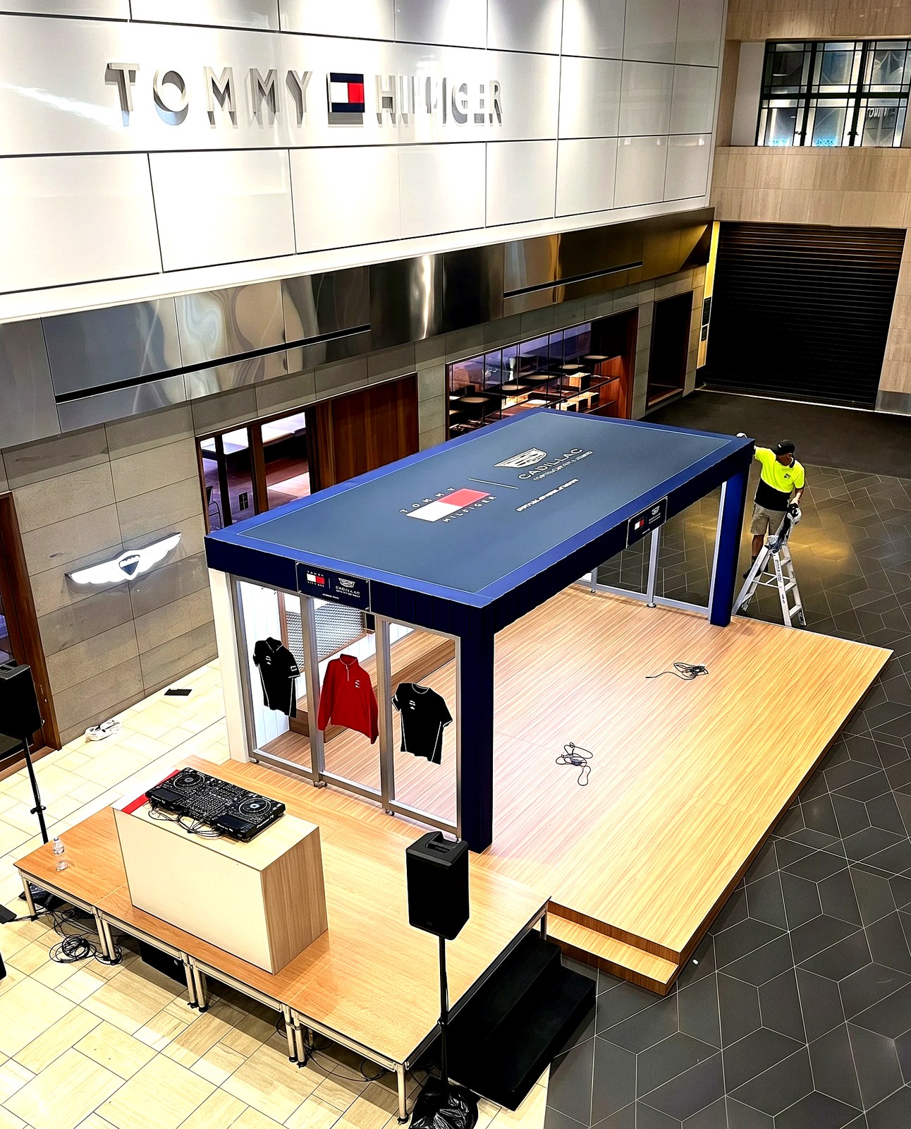 Tommy Hilfiger pop-up installation